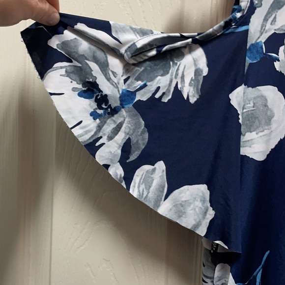 Venus Floral Blouse - Picture 14 of 15